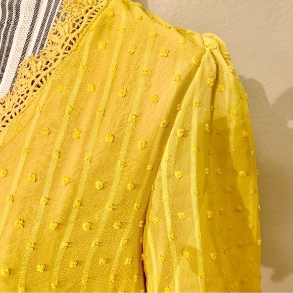 Gold Textured Blouse Medium V-Neck Crochet Detail Trim Short Sleeves Boho - Picture 8 of 15